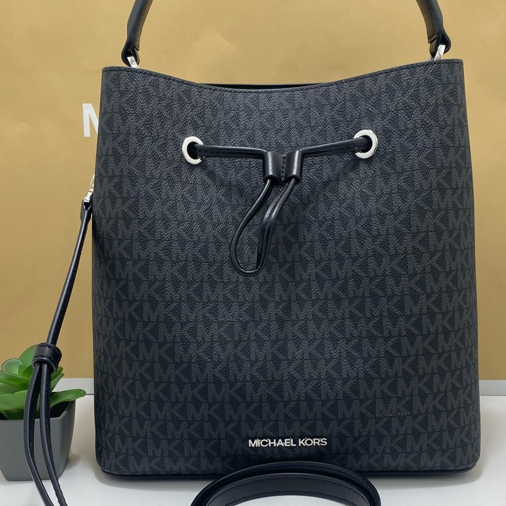 Michael Kors  Suri LG Bucket Bag